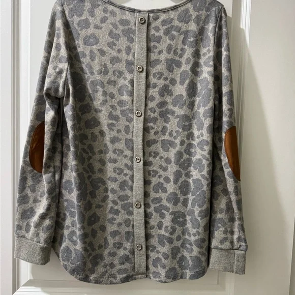 Gray Leopard Print Long Sleeve Top - Picture 3 of 4